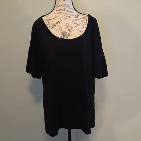 LOFT Tops - Black Scoop-Neck Tee